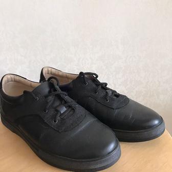 Продам черные туфли 40 размер