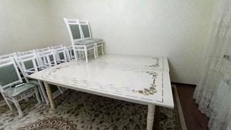 Продается гостиный стол со стульями