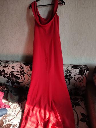 Длинное красное платье вечернее