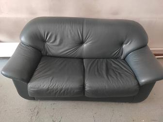 Продам кожаный диван и кресло