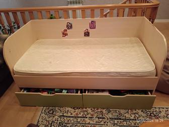 Кровать с матрацем