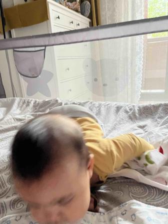 Защитный бортик от падения малыша при совместном сне со взрослым