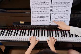Урок по фортепиано, репетитор по пианино