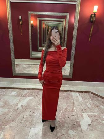 Обтягивающие красное платье