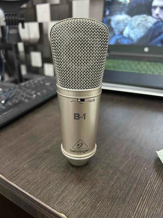 Конденсаторный микрофон Behgringer B-1