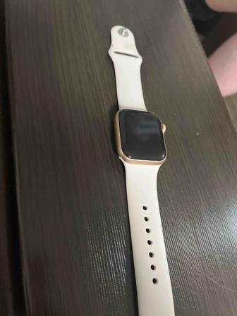 Продам часы Apple Watch SE 40 MM