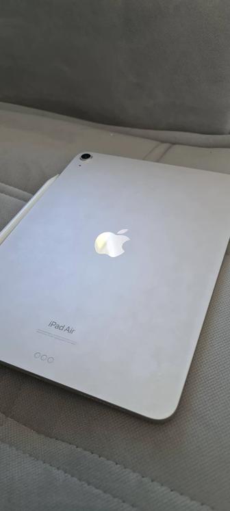 Планшет Apple iPad Air 10.9 64Gb Wi-Fi золотистый
