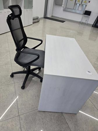 Продам офисную мебель столы