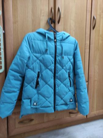 Продается женская зимняя куртка .халафайбер.б/у.размер 44.