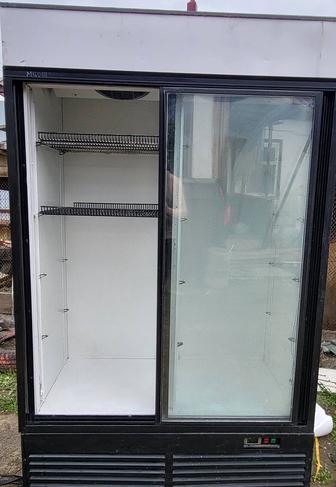 Продам холодильник шкаф купе витрину
