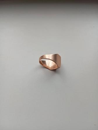 Продам золотой перстень мужской