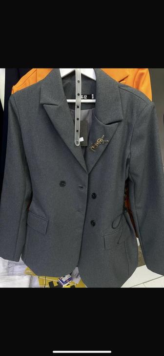 Серый пиджак с завязкой