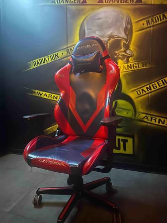 Продам игровое кресло Dxracer б/у