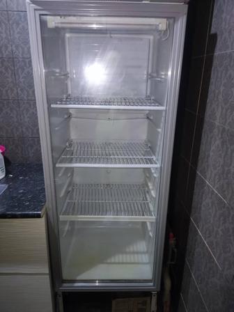 Продам ветринный холодильник