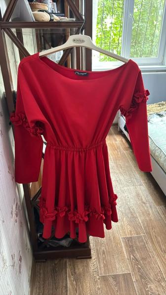 Продам платье красная