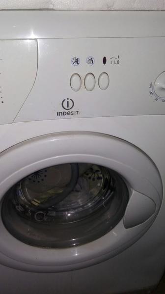 Продаю стиральную машину Indesit