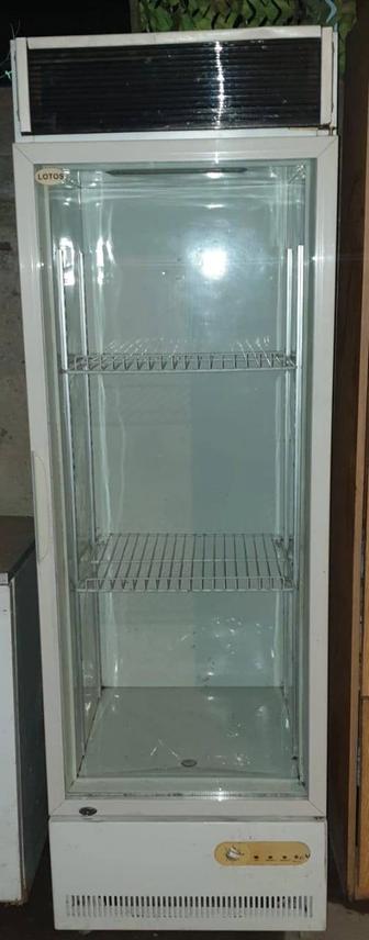 Холодильный витринный шкаф