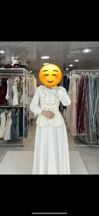 Платье белое с камзолом