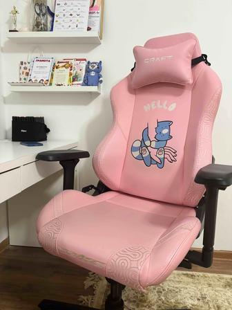 розовое геймерское кресло Craft Hello Human Cat.