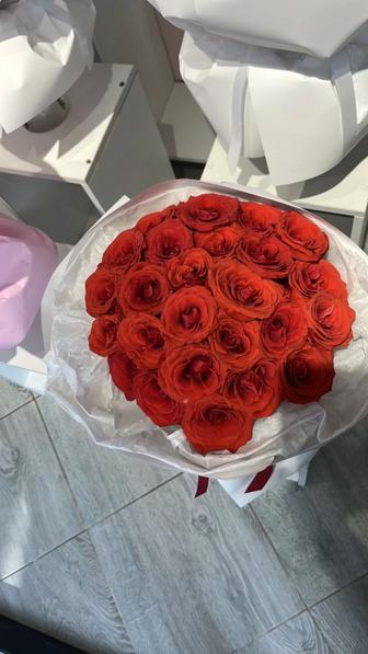 25 красных роз
