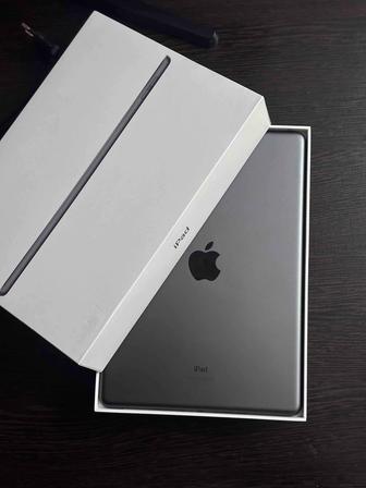iPad планшет и клавиатура чехол (в подарок)