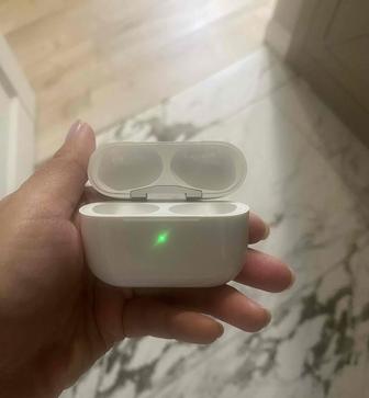 Зарядный футляр для AirPods Pro (1-го поколения) оригинал