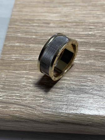 Золотое кольцо с Алмазной окантовкой