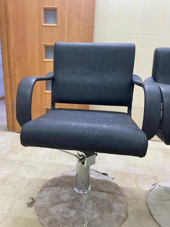 Кресла для парикмахеров