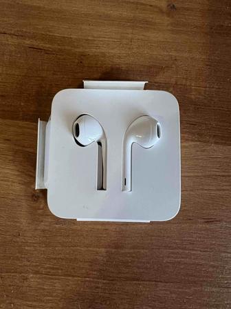 Наушники Apple EarPods Lightning белый