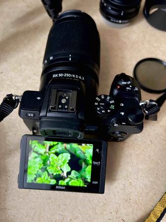 Nikon z50 с объективами, штативом и аксессуарами (целый набор фотографа!)