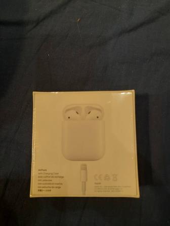 Продам наушники AirPods with Charging Case
