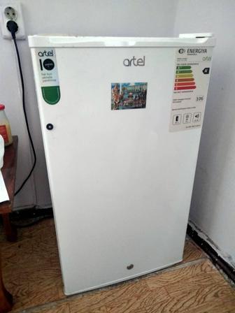 Холодильник мини на Шевченко Манаса почти новый