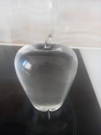 Яблоко из кристалла,стекло