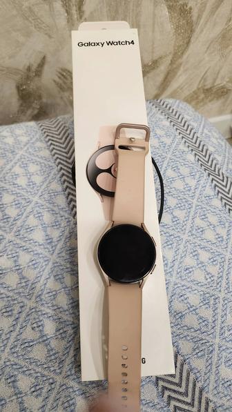Продам срочно смарт часы Самсунг galaxy watch4 40 mm
