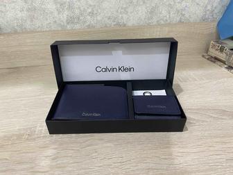 Портмоне и чехол для наушников Calvin Klein