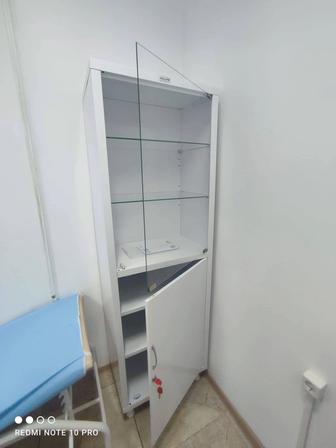 Медицинский шкаф для аптек, процедурных кабинетов.