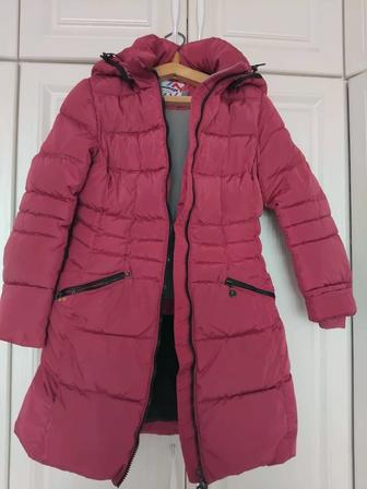 Продам зимнюю куртку на девочку 7-9 лет