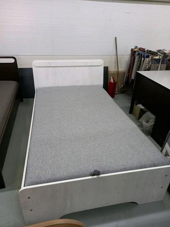 Кровать на болтах разных размеров