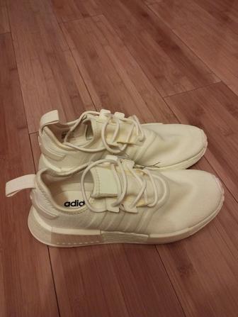 Продам кроссовки Adidas NMD_R1, размер 8 1/2 US, новые, оригинал