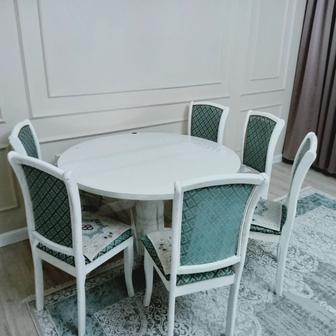 Кухонный стол со стульем