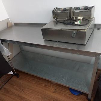 металлический разделочный стол. Размер 180/60