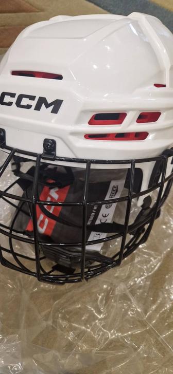 Шлем хоккейный новый