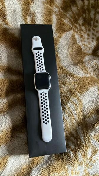 Продам Apple Watch Nike SE 40 mm