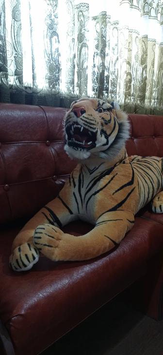 Продается мягкая игрушка тигр.