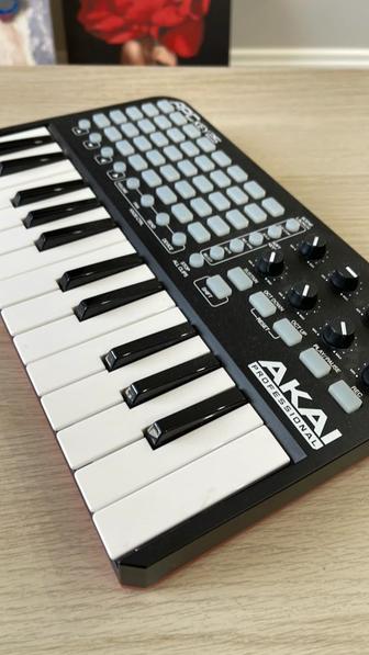 MIDI клавиатура AKAI APC KEY 25