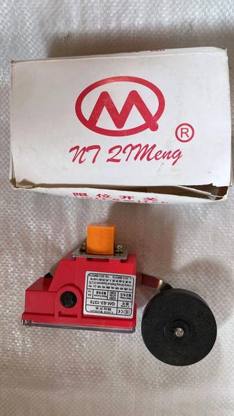 Концевой выключатель угловой QM-S3-1370 (НЗ, самовозратный с роликом)