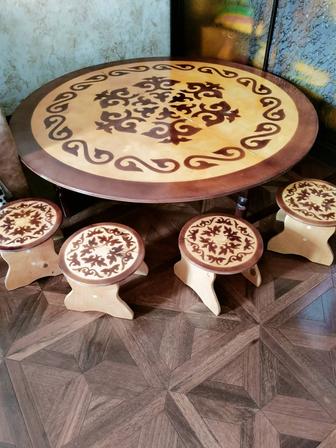 Продам круглый казахский стол с табуретками