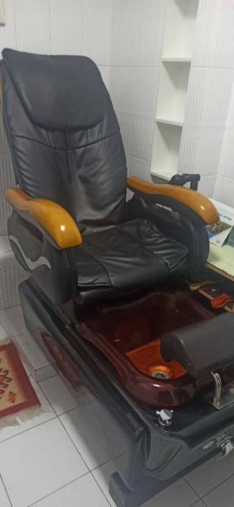 Педикюное кресло с функцией массажа