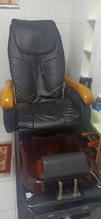 Педикюное кресло с функцией массажа