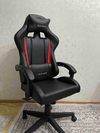 Продается игровое кресло Zombie в идеальном состоянии.